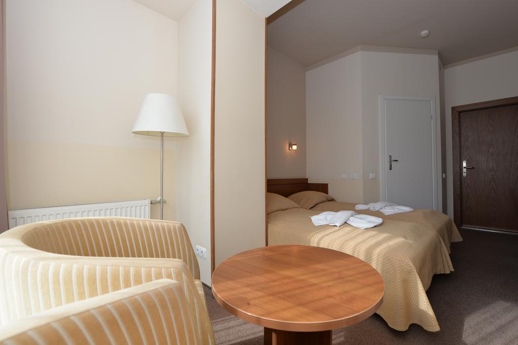 Hotel Zuvedra à Palanga Chambre photo