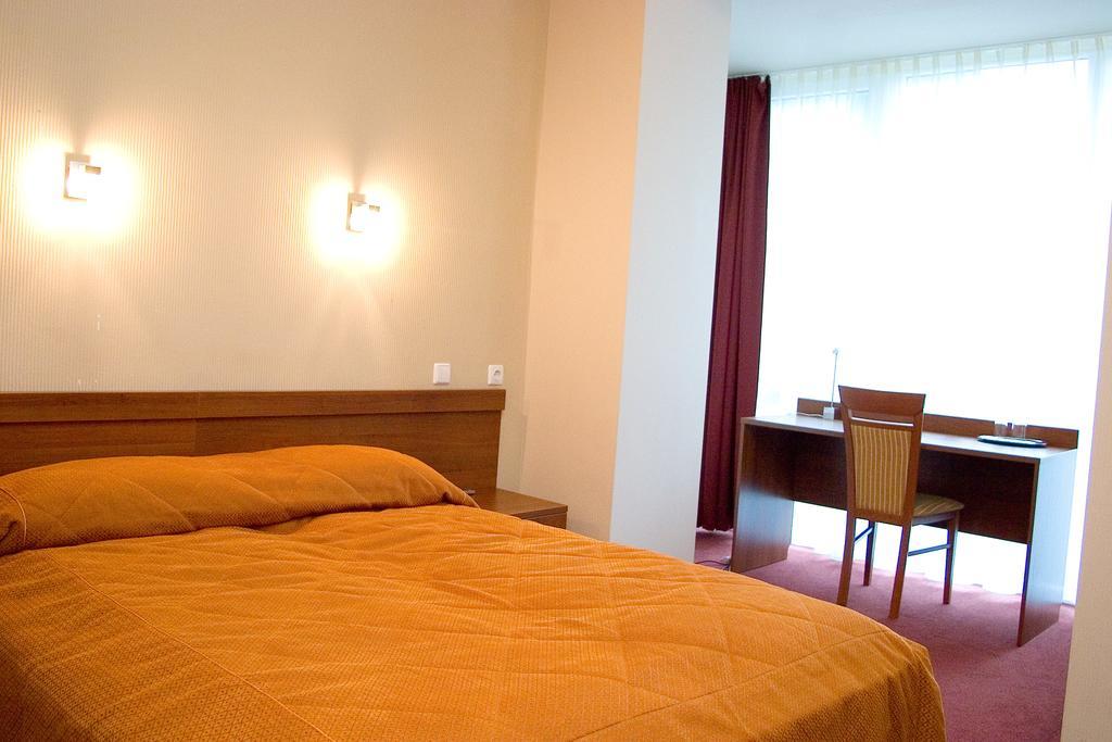 Hotel Zuvedra à Palanga Chambre photo