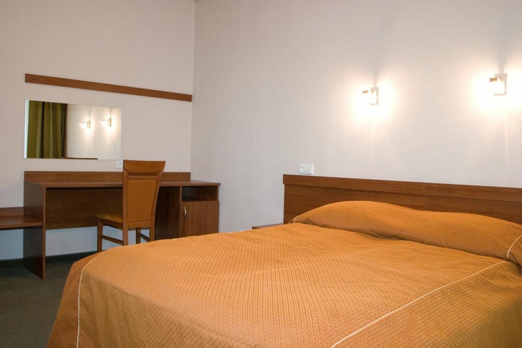 Hotel Zuvedra à Palanga Chambre photo