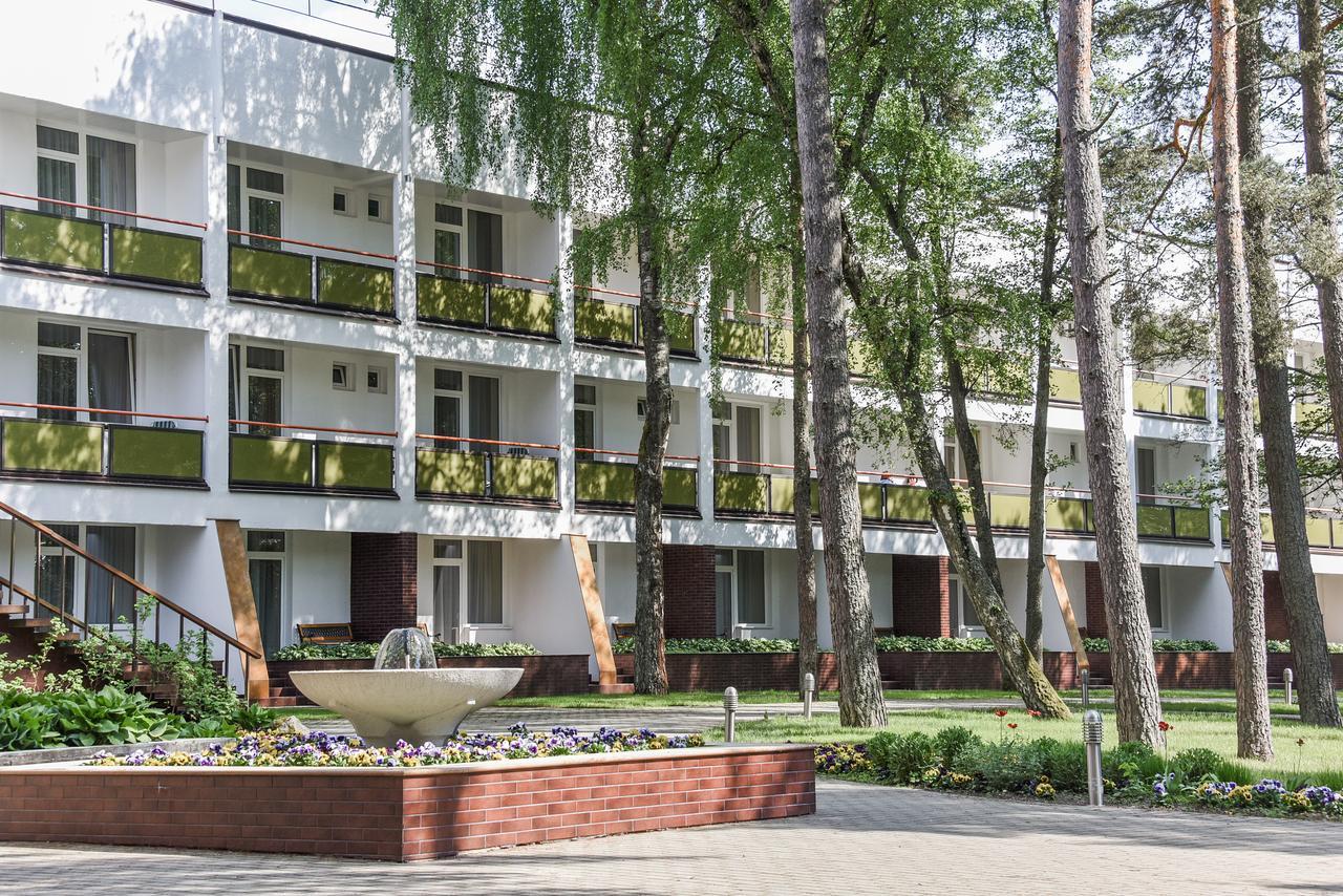 Hotel Zuvedra à Palanga Extérieur photo