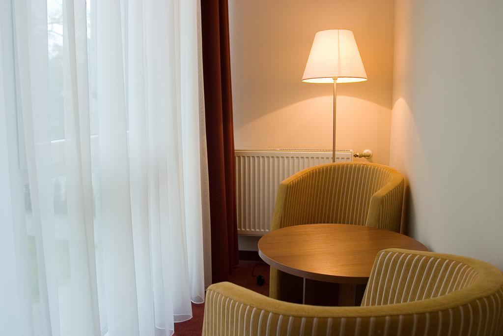 Hotel Zuvedra à Palanga Chambre photo