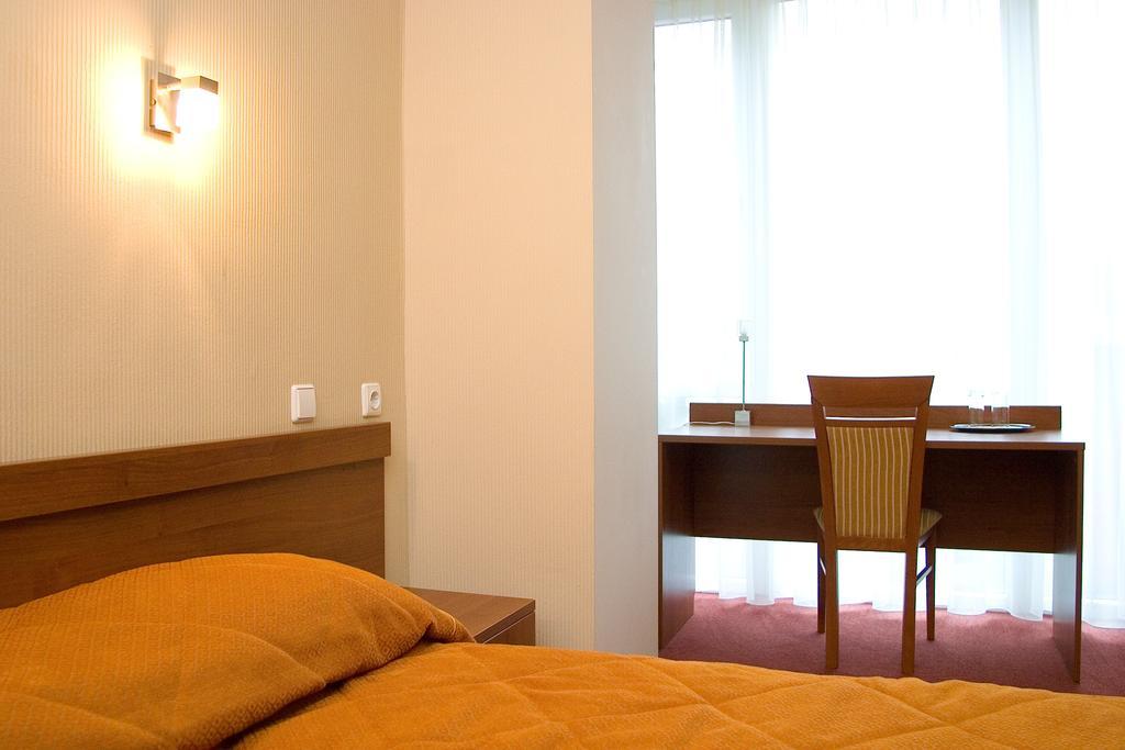 Hotel Zuvedra à Palanga Chambre photo
